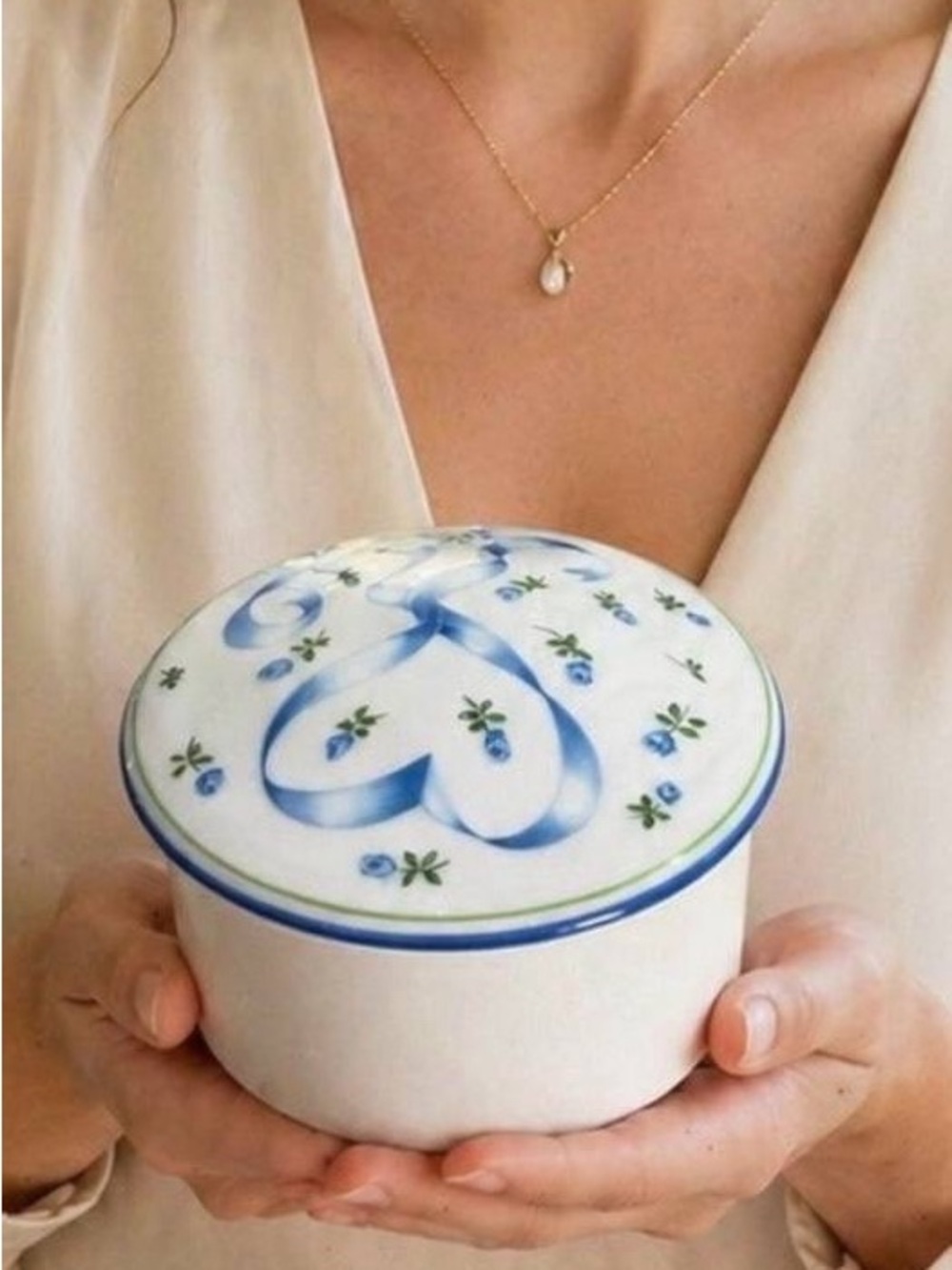 Villeroy & Boch Pasadena Porcelain Lidded Trinket Box Blue Ribbon Roses Germany